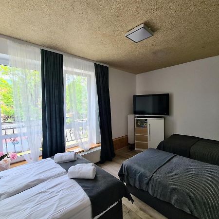 Apartamenty Katarina 우스트르치키 돌네 외부 사진